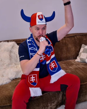 Lukáš s priateľkou hokej 